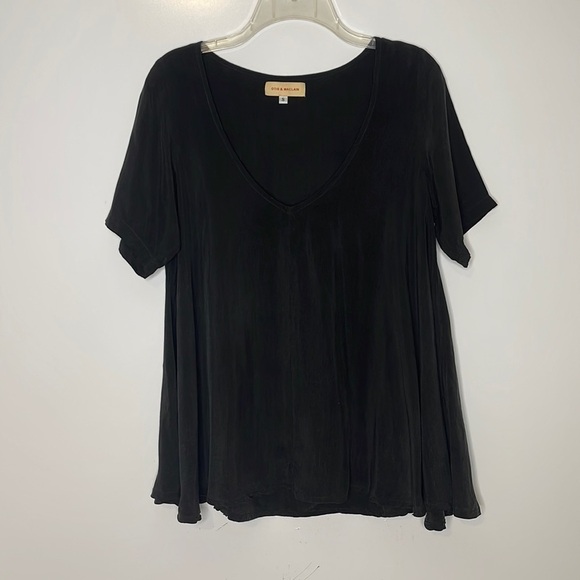 Otis & MacLaine Tops - Otis & MacLaine Black Silk Short Sleeve Swing Top Sz S